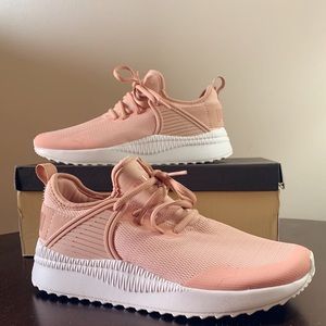 BRAND NEW PINK PUMAS!